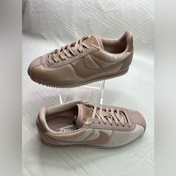 72: Nike Womens Classic Cortez SE (Particle Beige) Size 7 - Picture 2 of 6